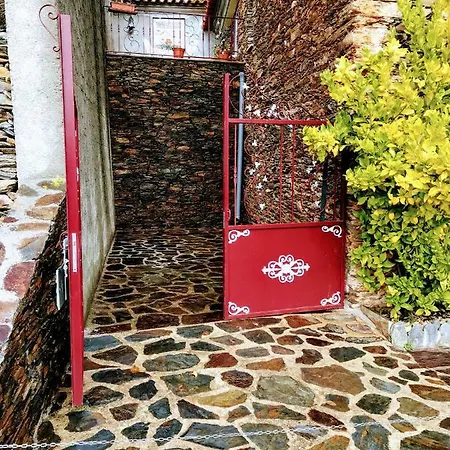 Casa Da Escola Antiga *